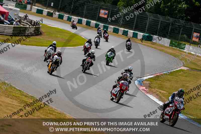 Vintage motorcycle club;eventdigitalimages;mallory park;mallory park trackday photographs;no limits trackdays;peter wileman photography;trackday digital images;trackday photos;vmcc festival 1000 bikes photographs